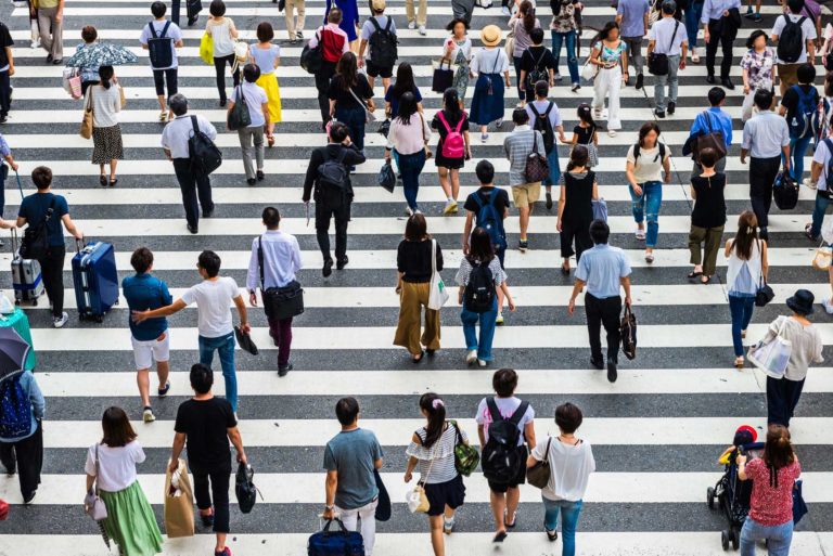 Personas en una ciudad